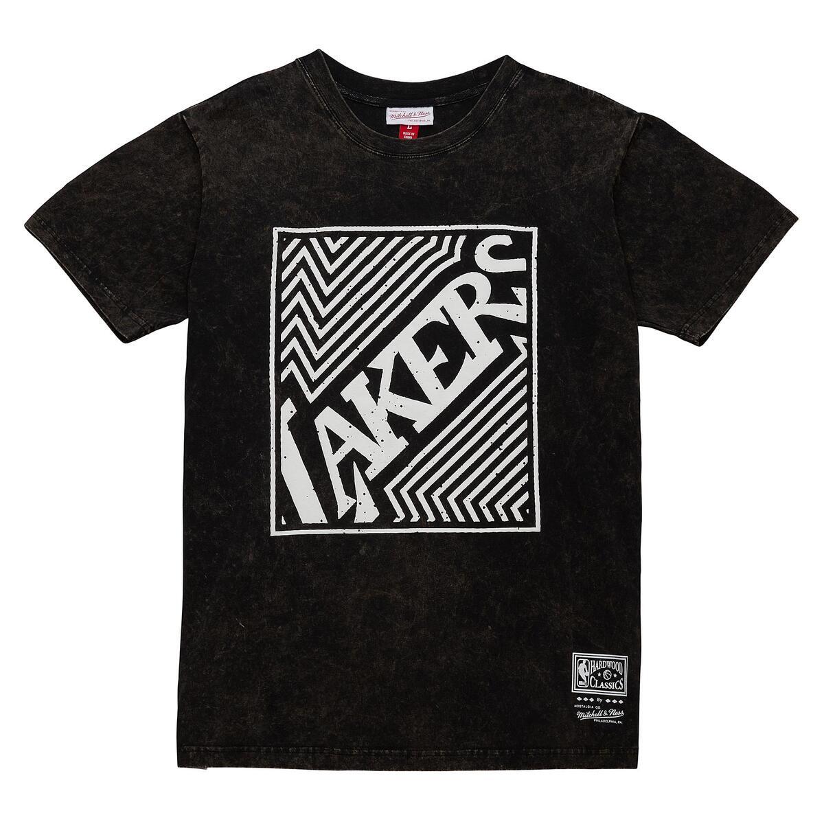 NBA DESTINATION LEISURE SS PREMIUM GRAPHIC TEE LAKERS Black SSTE6791-LALYYPPPBLCK - Image 1