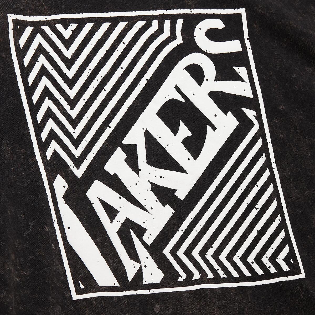 NBA DESTINATION LEISURE SS PREMIUM GRAPHIC TEE LAKERS Black SSTE6791-LALYYPPPBLCK - Image 4