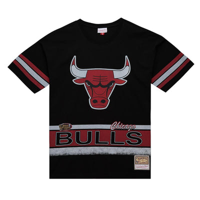 NBA FASHION OVERSIZED SS TEE VINTAGE LOGO BULLS Black TCRW6624-CBUYYPPPBLCK - Image 1