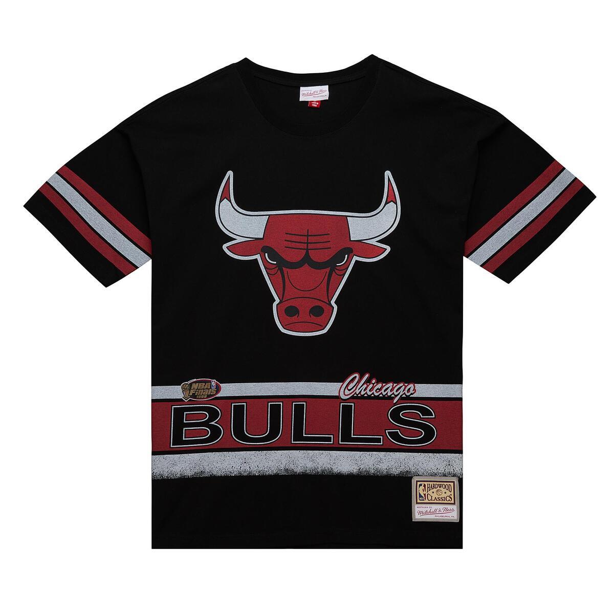 NBA FASHION OVERSIZED SS TEE VINTAGE LOGO BULLS Black TCRW6624-CBUYYPPPBLCK - Image 1