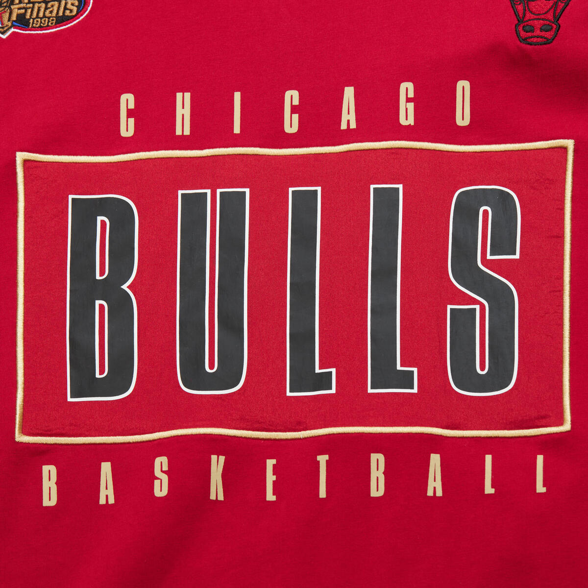 NBA TEAM OG 2.0 PREMIUM SS TEE VINTAGE LOGO BULLS - Scarlet - Image 7