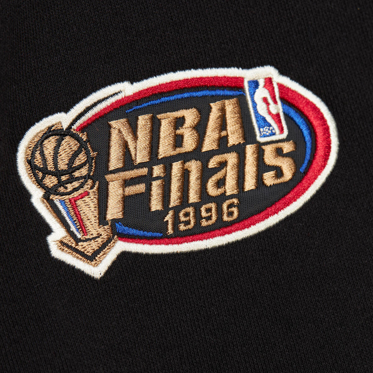 NBA PLAYOFF WIN 2.0 FULL ZIP FLEECE VINTAGE LOGO BULLS Black TH8063-CBUBLCK - Image 4