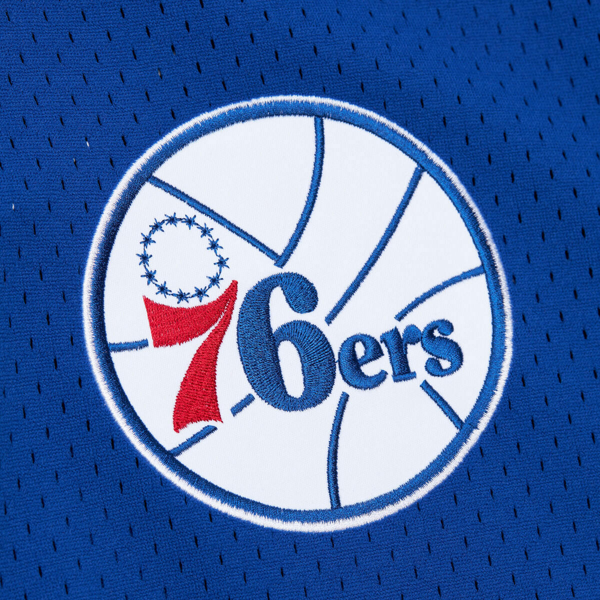 NBA FASHION MESH V-NECK VINTAGE LOGO 76ERS Royal TMVN6625-P76YYPPPROYA - Image 2