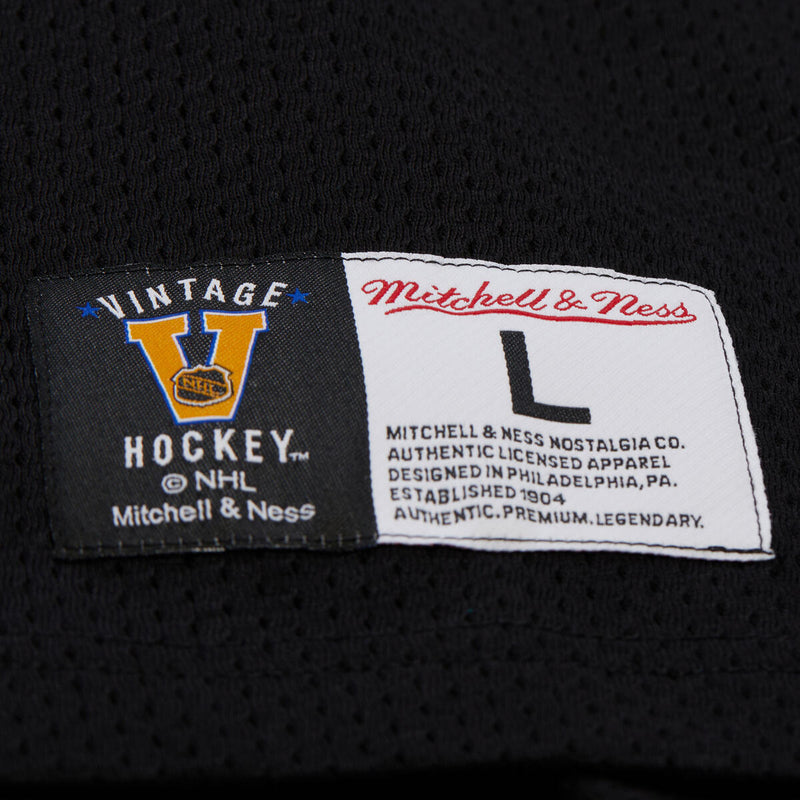 NHL PLAYMAKER COTTON MESH V-NECK VINTAGE LOGO PENGUINS Black TP11153-PPEBLCK - Image 4