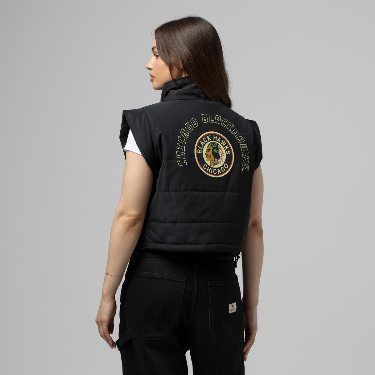 NHL WOMEN'S CROP PUFFER VEST BLACKHAWKS - Image 10