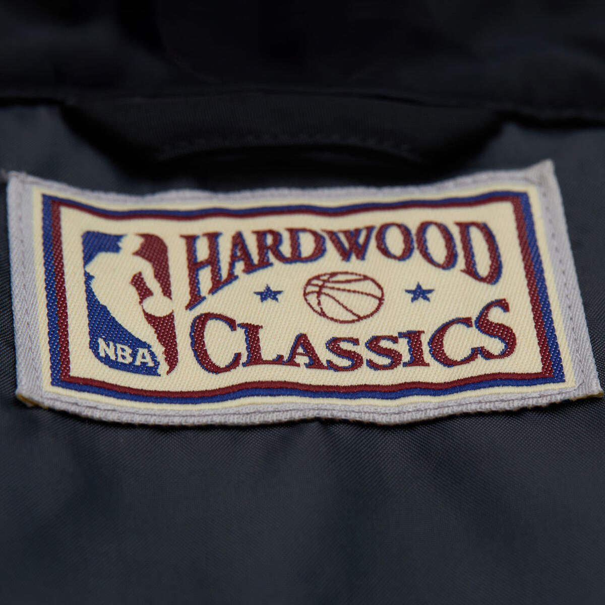 NBA WOMEN'S CROP PUFFER VEST 76ERS - Image 5