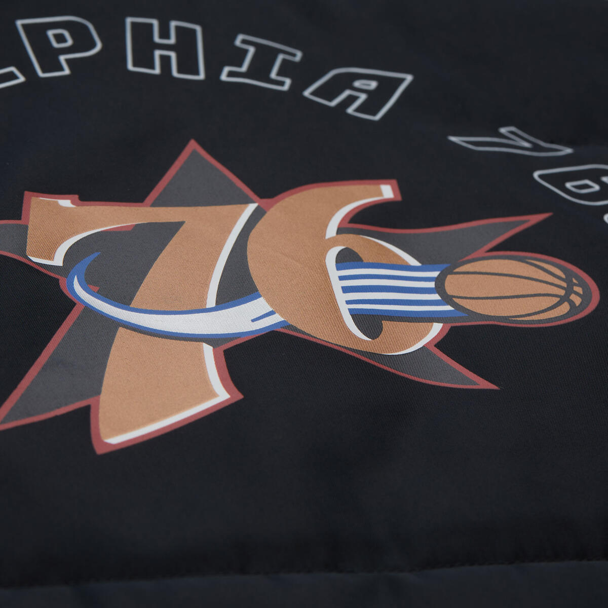 NBA WOMEN'S CROP PUFFER VEST 76ERS - Image 6