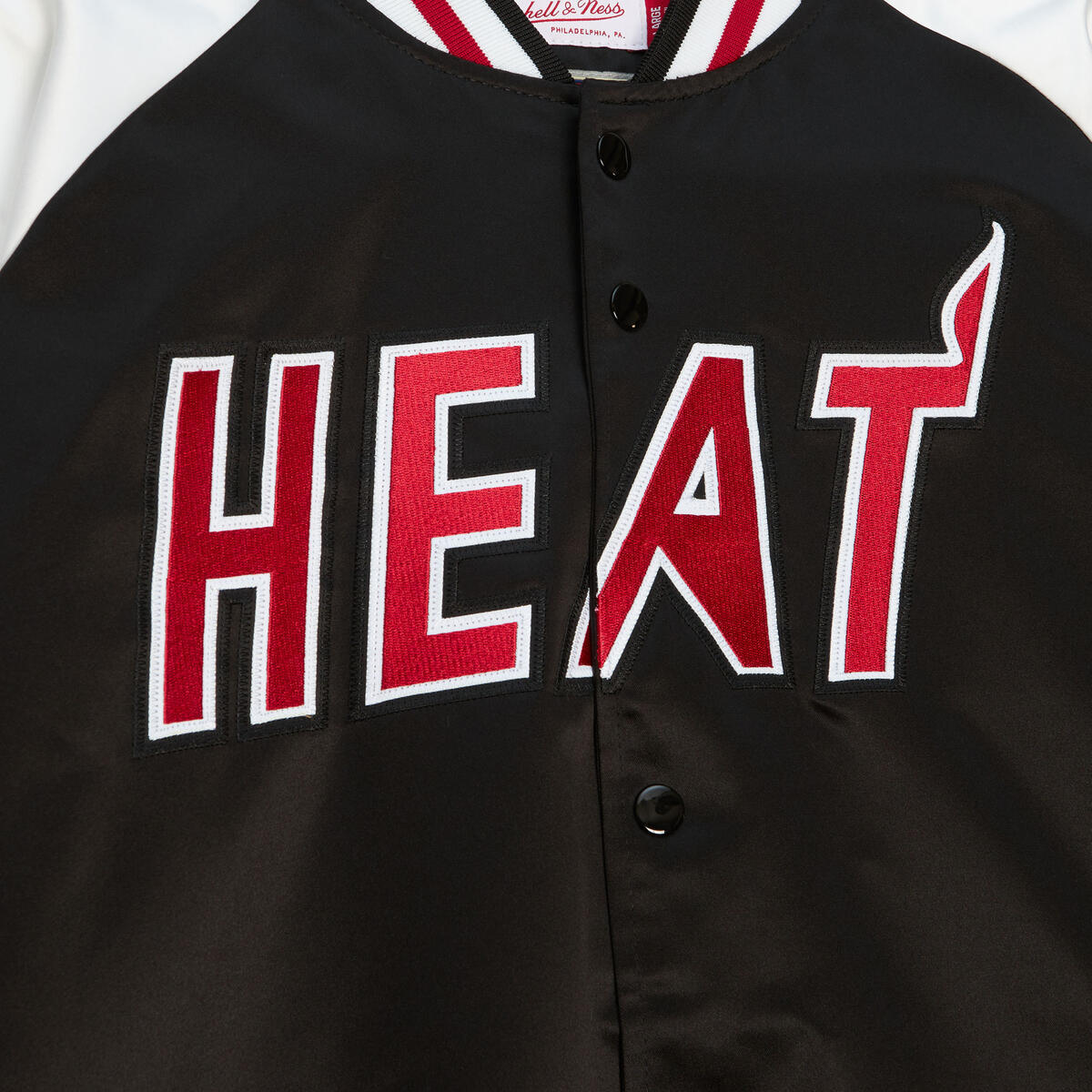 NBA PRIMETIME LIGHTWEIGHT SATIN JACKET HEAT Black OJBF4992-MHEYYPPPBLCK - Image 3