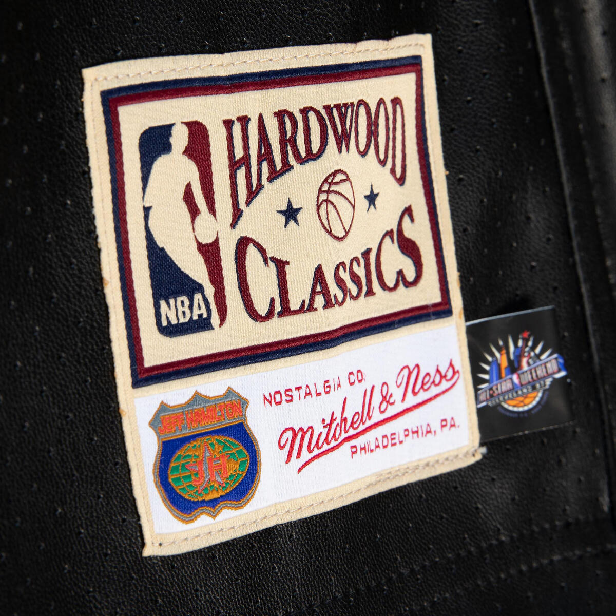 NBA M&N X JEFF HAMILTON FASHION JERSEY CAVALIERS Black TFSM4812-CCAYYPPPBLCK - Image 4